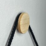 Ripustin kylttien ripustamiseen