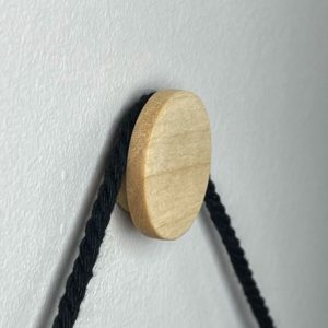 Ripustin kylttien ripustamiseen