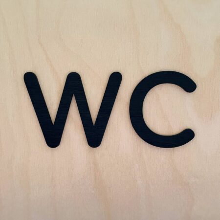 WC-kyltti kirjaimet musta koivus