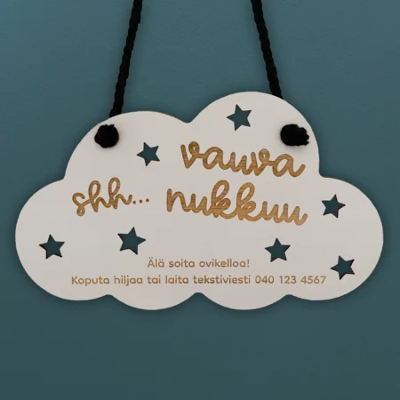 Vauva nukkuu ovikyltti koivus