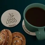 lasinalunen puinen koivus omalla nimellä logolla yrityksille koivuvaneri tehty suomessa kaiverrettava kustomoitava